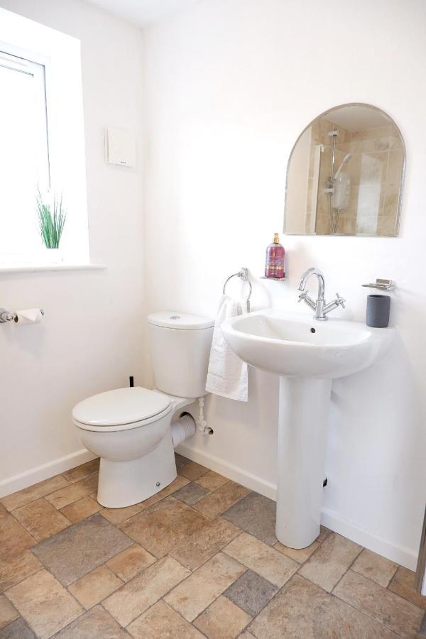 Comfortable And Cozy 4-Bedroom House Near The Hospital CBG Dış mekan fotoğraf